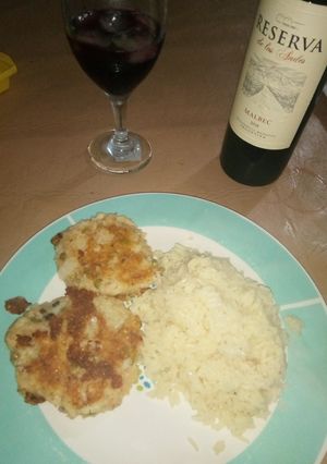 Una foto de Hamburguesa de atún c/arroz blanco
