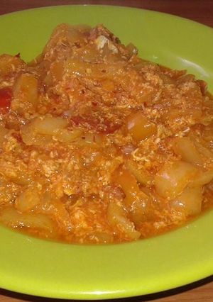 Lecsó kolbásszal és tojással recept fotója