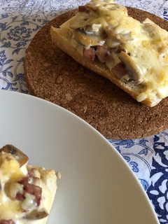 Una foto de Pan pizza carbonara para ver el mundial fácil y rápida