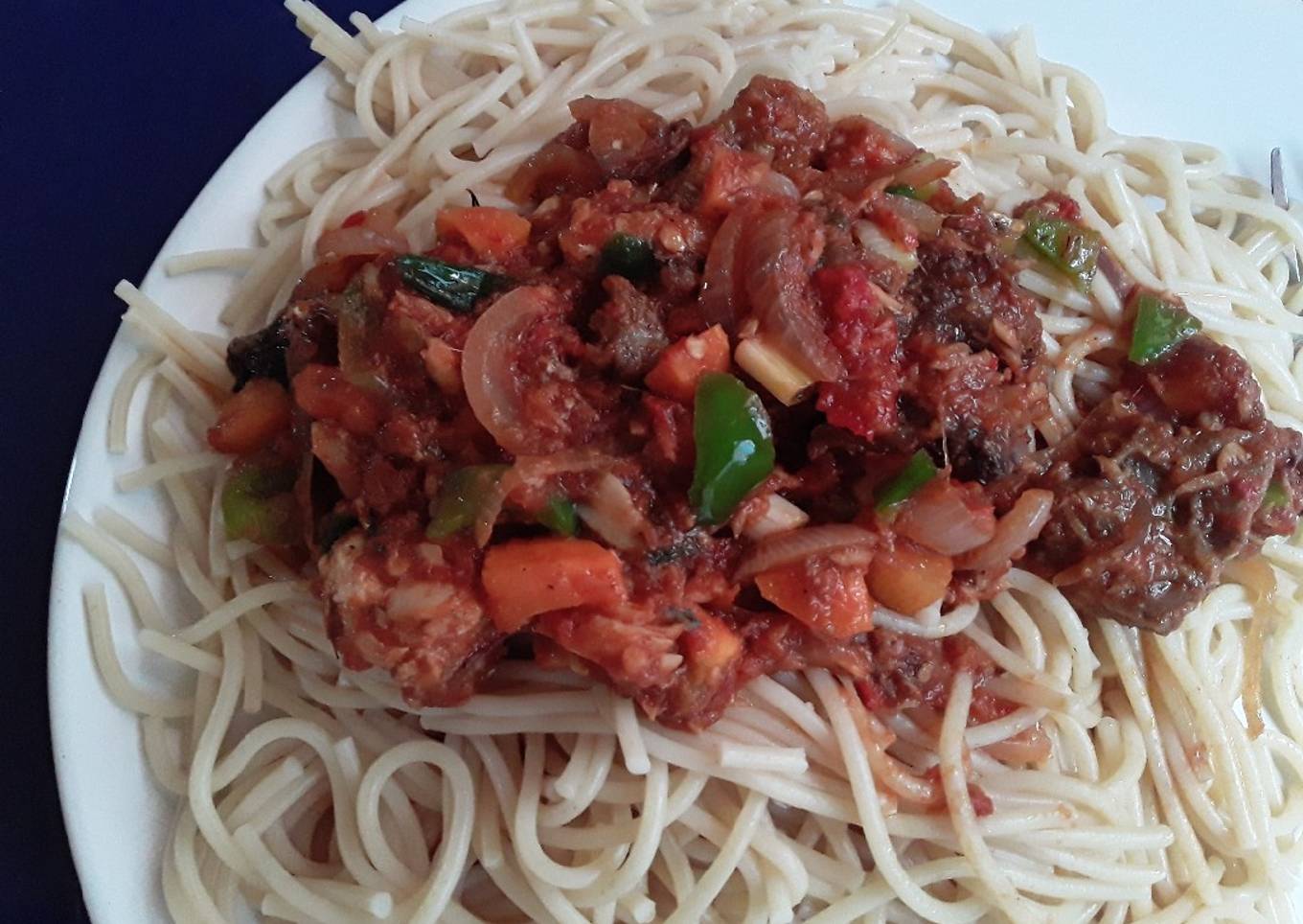 Liver sauce pair with spaghetti