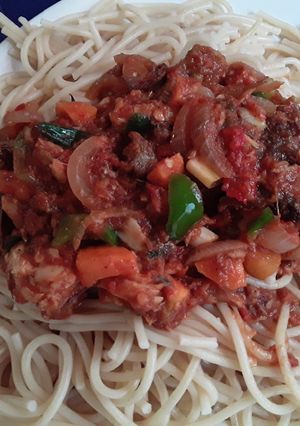 A picture of Liver sauce pair with spaghetti.