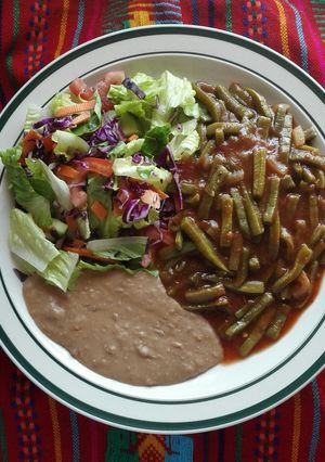 Una foto de Nopales en salsa el pato