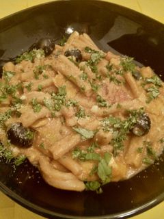 One Pot-Pasta mit Tomaten, Artischockenherzen und Oliven Rezepthauptbild