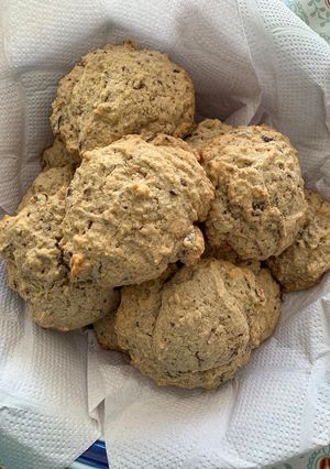 Una foto de Galletas con harina de avena trozos de chocolate blanco, amargo y almendras 🍫 🍪