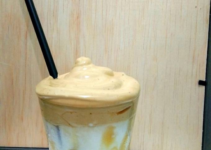 Resep Dalgona Coffee Caramel yang Lezat