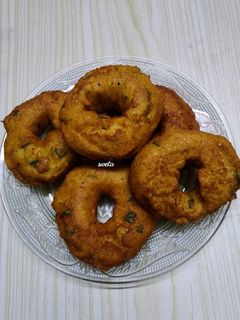 মেদু বড়া (Medu Vada recipe in Bengali) রেসিপির প্রধান ছবি