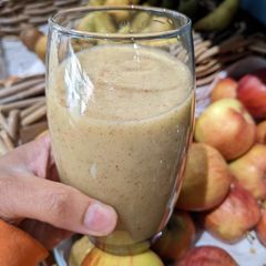 A picture of Kiwi, apple and pear smoothie.