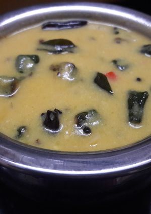 A picture of Gujarati bhindi kadhi.