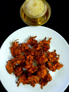 வெங்காய பக்கோடா (onion pakoda recipe in tamil) செய்முறை முக்கிய புகைப்படம்