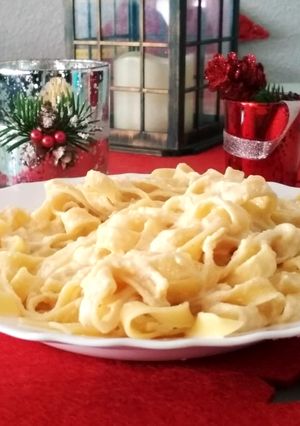 Una foto de Tallarines con salsa Alfredo