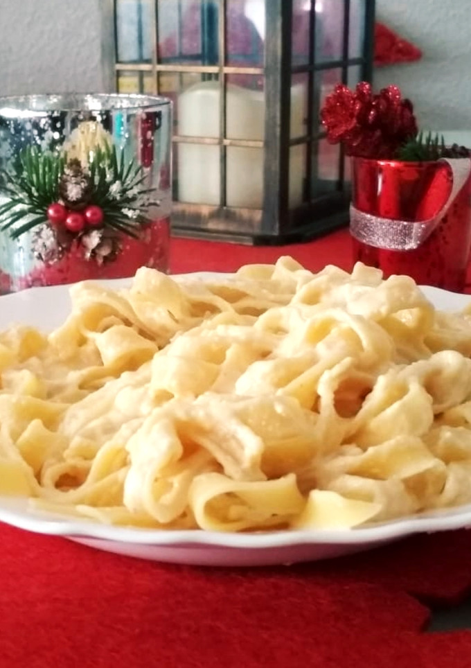 Una foto de Tallarines con salsa Alfredo
