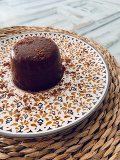 Una foto de Flan de caqui y cacao