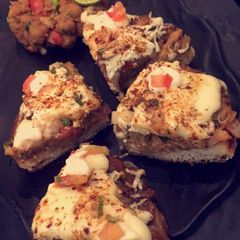 A picture of Cheesy chana bites.
