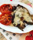 Chuletas de cerdo en salsa de cebolla y tomate a la plancha