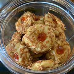 รูปของ Kue kering strawberry cheese thumbprint