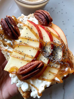 Una foto de Tostada de manzana