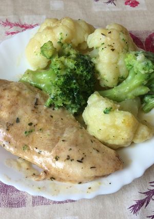 Csőben sült karfiol-brokkoli, csirkemellel recept fotója