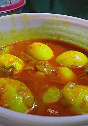 আলু দিয়ে ডিমের ঝোল রেসিপির প্রধান ছবি