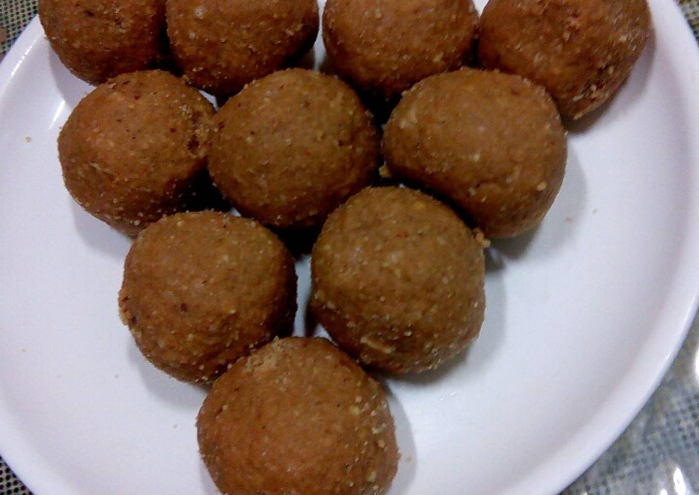 Gond laddu