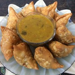 A picture of Aloo samosa.