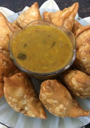 A picture of Aloo samosa.