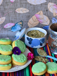 Una foto de Galletitas de naranja con glasé de yerba mate🧉