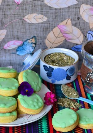 Una foto de Galletitas de naranja con glasé de yerba mate🧉