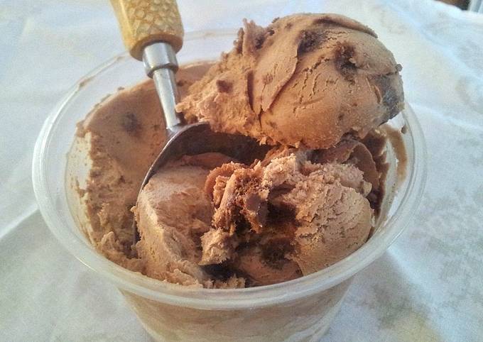 Chocolate and peanut butter homemade ice cream