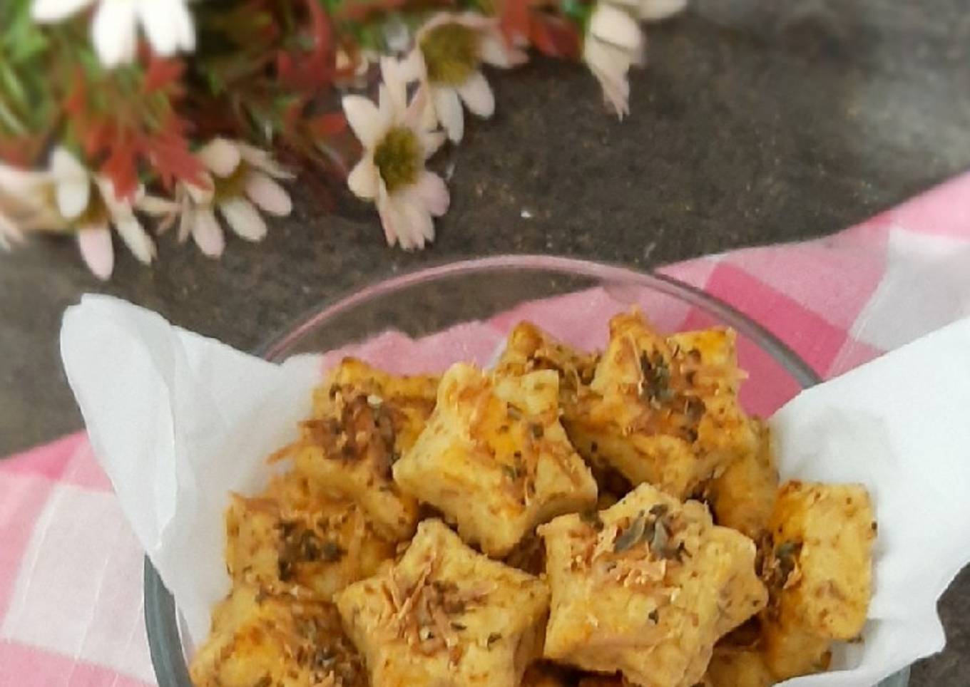 Garlic cheese cookies
