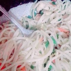 A picture of Chicken Haka noodles.