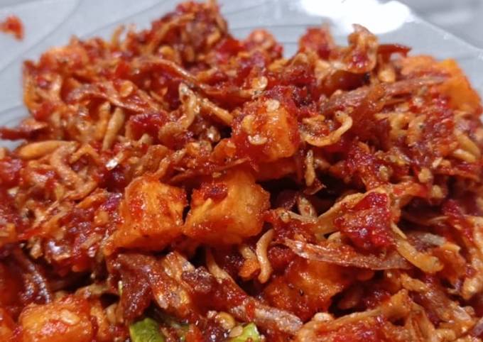 Ikan teri kentang balado spesial