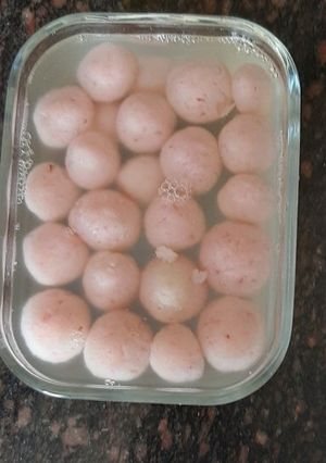 A picture of Minnie Strawberry rasgulla boiled.