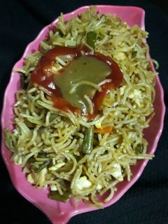 এগ চাউমিন (egg chow mein recipe in Bengali) রেসিপির প্রধান ছবি