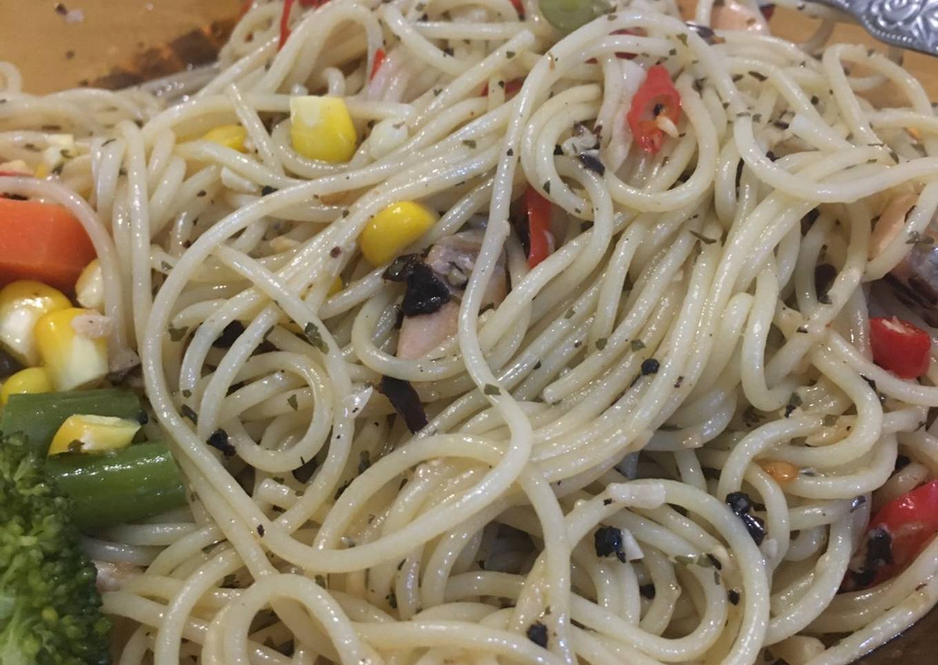 Spagethini aglio olio salmon