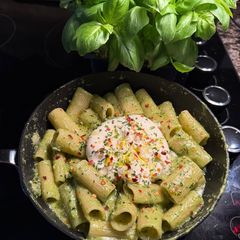 A picture of Spicy Pesto Burrata Pasta 🍝.