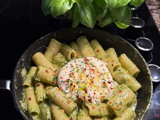 Spicy Pesto Burrata Pasta 🍝