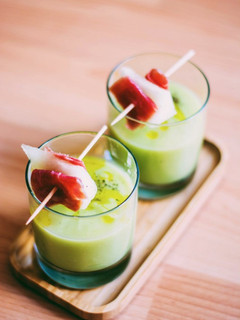 Una foto de Sopa Fría de Melón y Aguacate