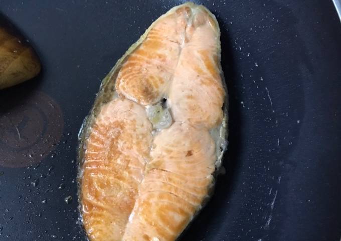 廚房就是我的實驗室 Justitia漾發表的香煎鮭魚 零失敗料理 品嚐魚原味的鮮美 食譜 Cookpad