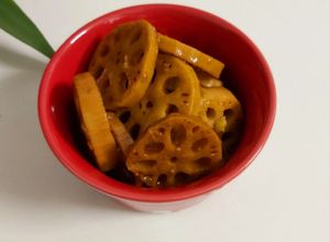 Hình của món CỦ SEN MUỐI (VỊ WASABI – mù tạt).