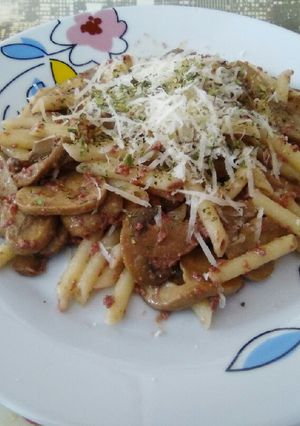 Una foto de Macarrones con paté y champiñones