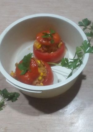 Una foto de Tomates rellenos de arroz al horno