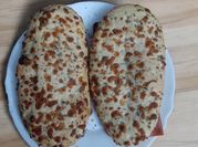 Una foto de focaccia jamon