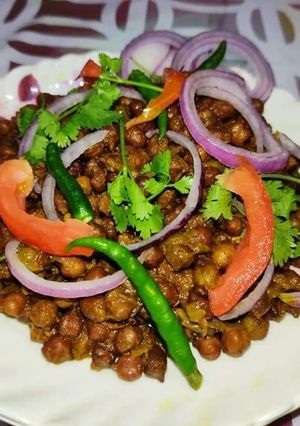 चना चाट (chana chat recipe in Hindi) रेसिपी मुख्य फोटो