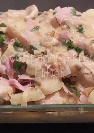 Una foto de Pollo con papas a la crema