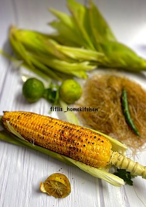 A picture of Roasted Corn 🌽 aka Bhutta.