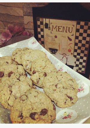 صورة لوصفة كوكيز الشوفان والشوكولاتة السوداء -oat dark chocolate chip cookies
