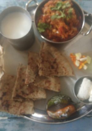 ઓળો રોટલો(Ola Rotla in Gujarati) રેસીપી મુખ્ય ફોટો