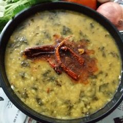 A picture of Moogdal with spinach.