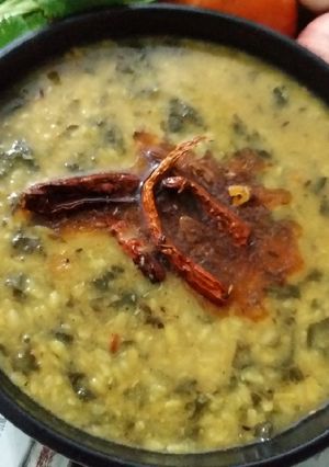 A picture of Moogdal with spinach.