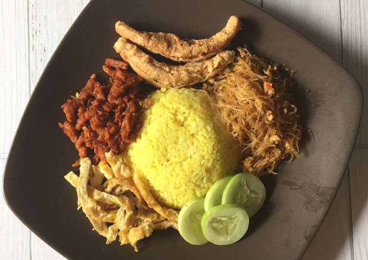 Nasi kuning (rice cooker)